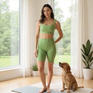 Girlfriend Collective Bike Short in Mantis Size Small